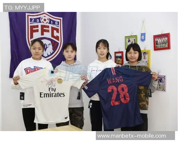 杨婧足球：从青涩少女到绿茵场上的璀璨明星之路